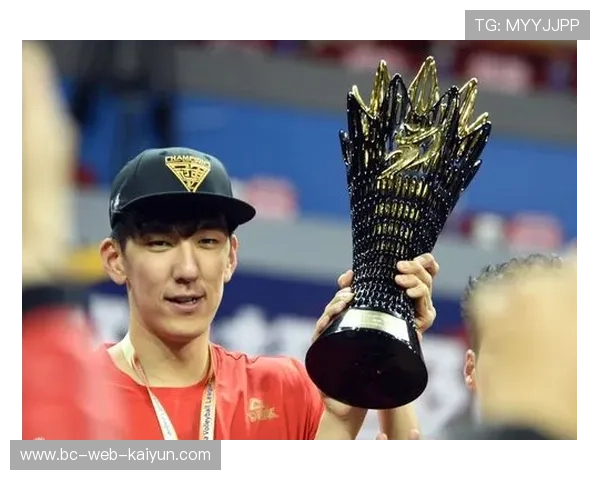 男排联赛张哲嘉高点背飞成功引爆全场